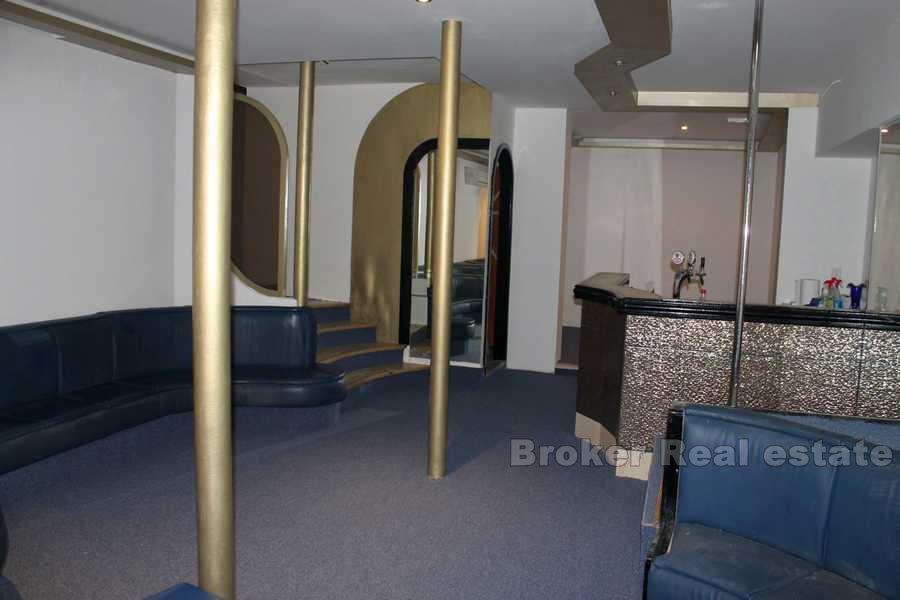 Spazio commerciale ristrutturato, in vendita