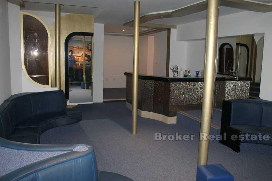 Spazio commerciale ristrutturato, in vendita