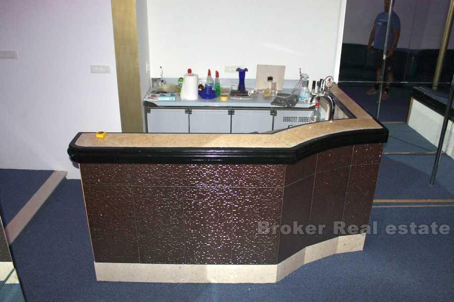 Spazio commerciale ristrutturato, in vendita