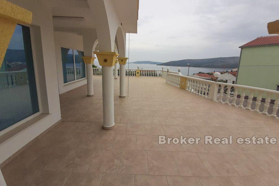 Apartament z tarasem i widokiem na morze