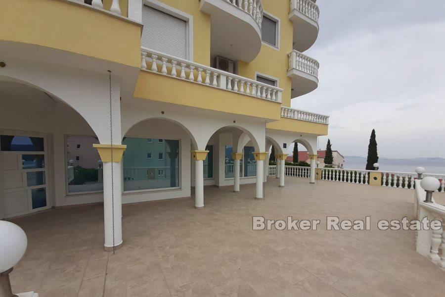 Leilighet med terrasse og sjøutsikt