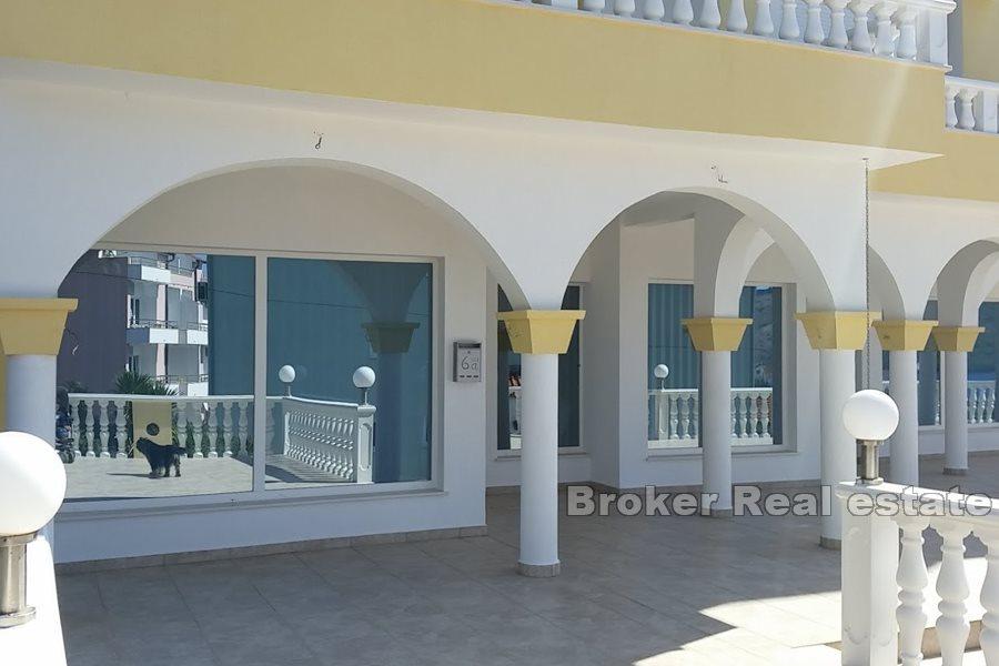 Apartment with terrace and sea view