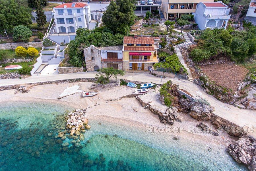 Semi-detached house in first row to the sea