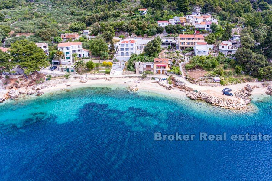 Maison jumelée au premier rang de la mer