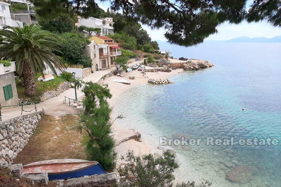 Maison jumelée au premier rang de la mer