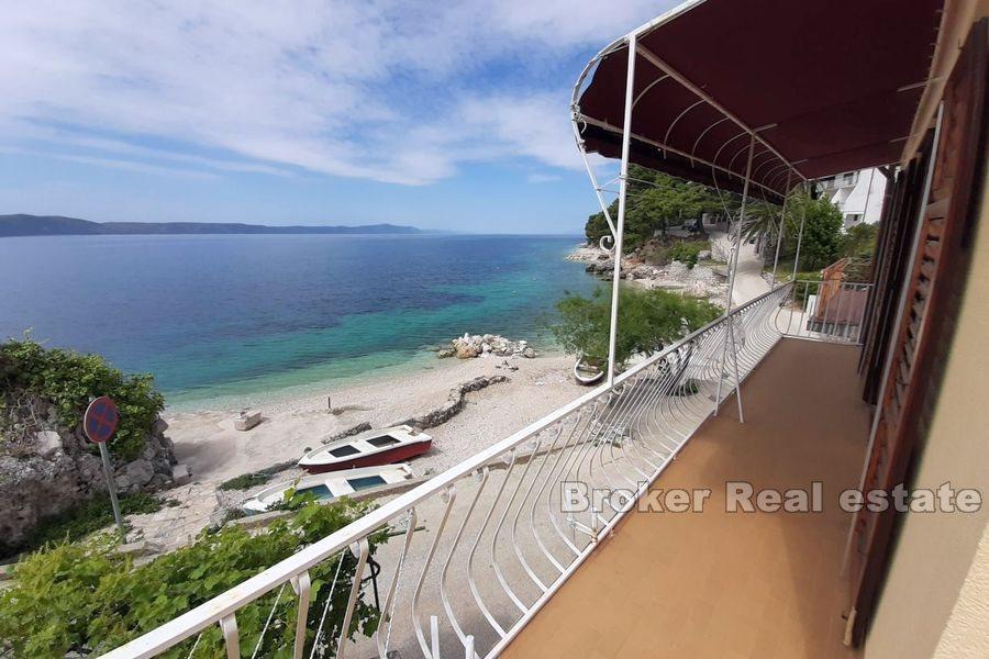 Maison jumelée au premier rang de la mer