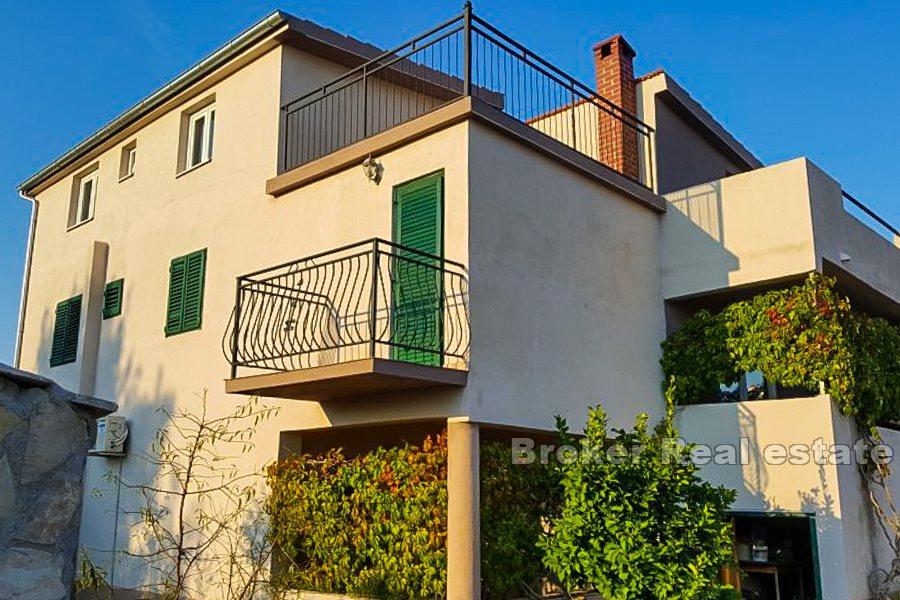 Apartment detached house on 3 floors