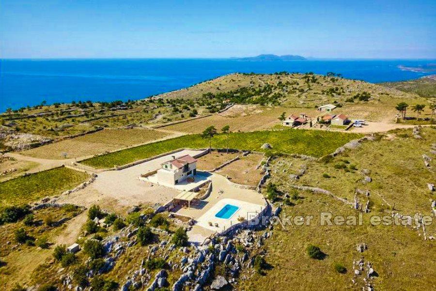Holiday house with swimming pool
