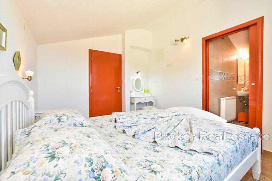 Holiday house with swimming pool