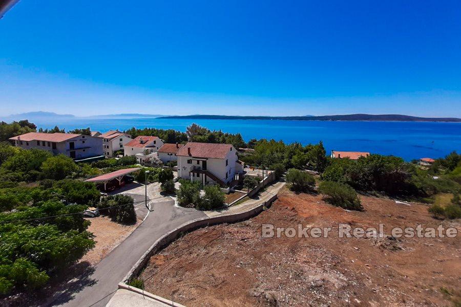 Spacious apartment house with sea view