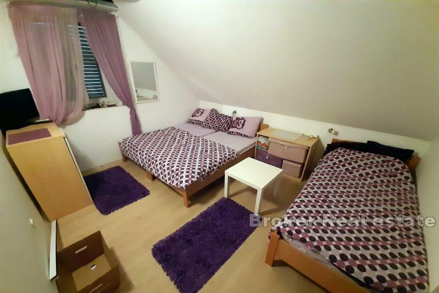 Kamenný kapitánův dům u moře