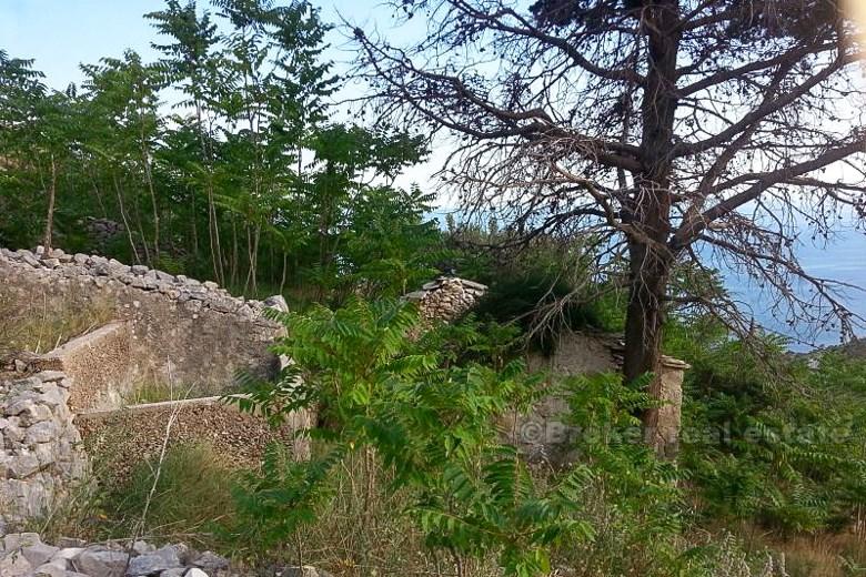 Wyburzony kamienny dom, na sprzedaż