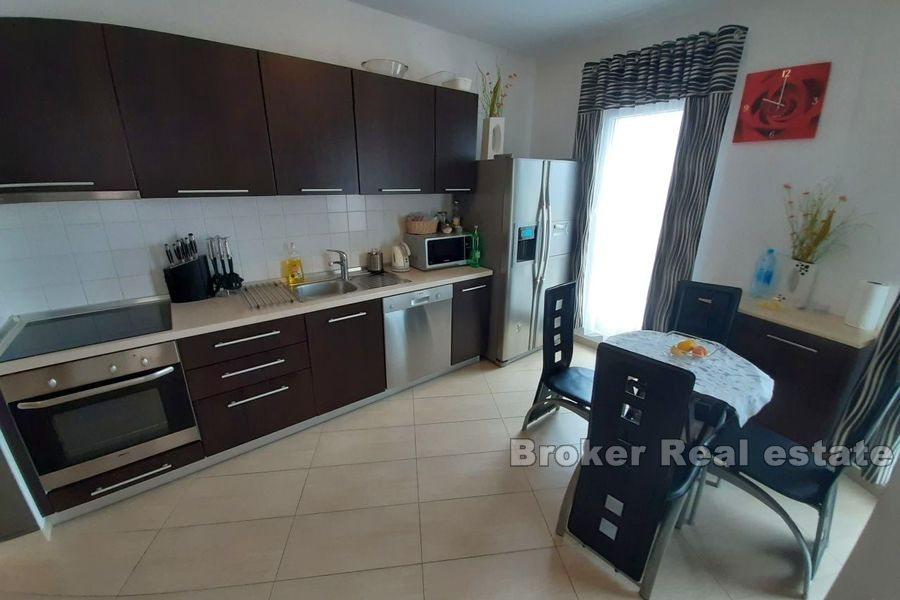 Élégant appartement de deux chambres