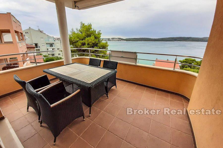 To-roms leilighet med havutsikt