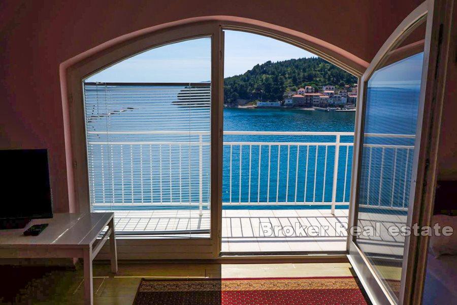 Hotel located in the first row to the sea