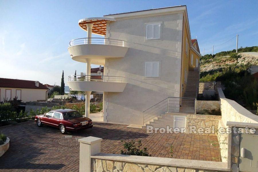 Residential building with 5 flats