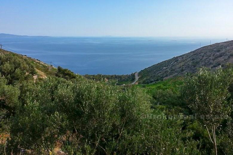 Tri kamene kuće za prodaju