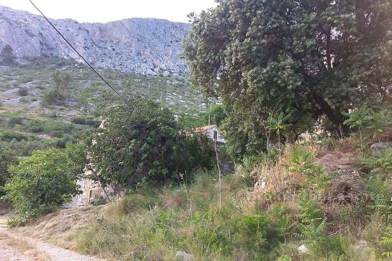 Tri kamene kuće za prodaju