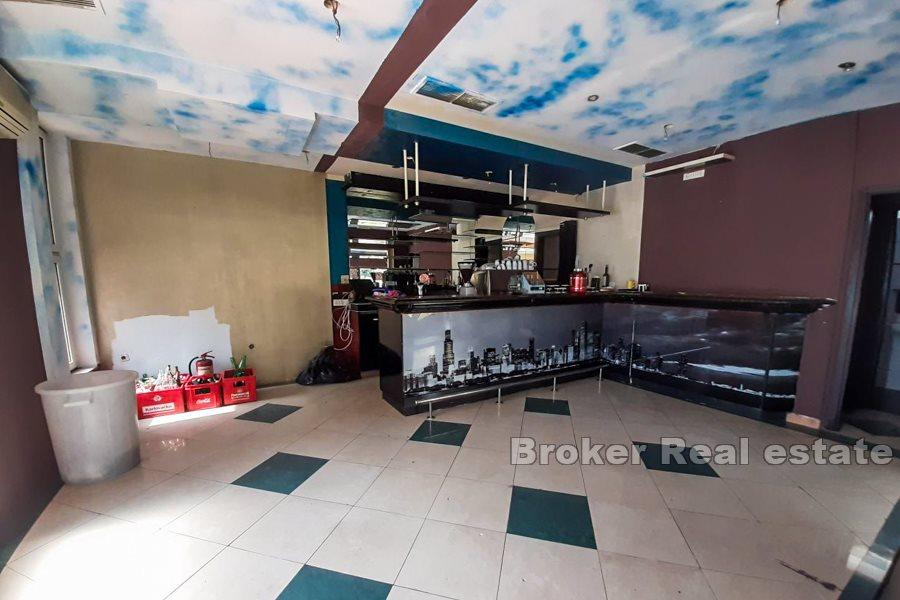 Espace commercial à louer, situé dans un endroit fréquent