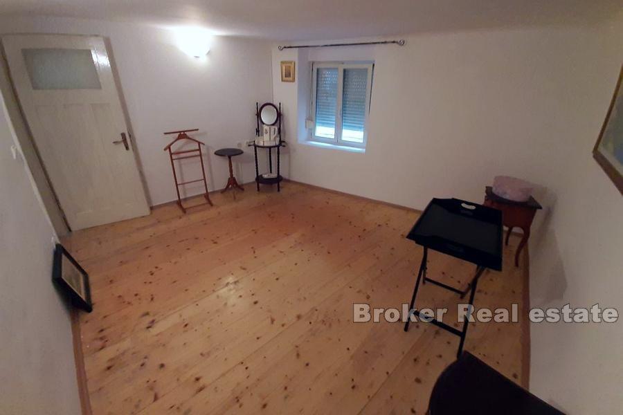 Ein-Zimmer-Wohnung in Varos