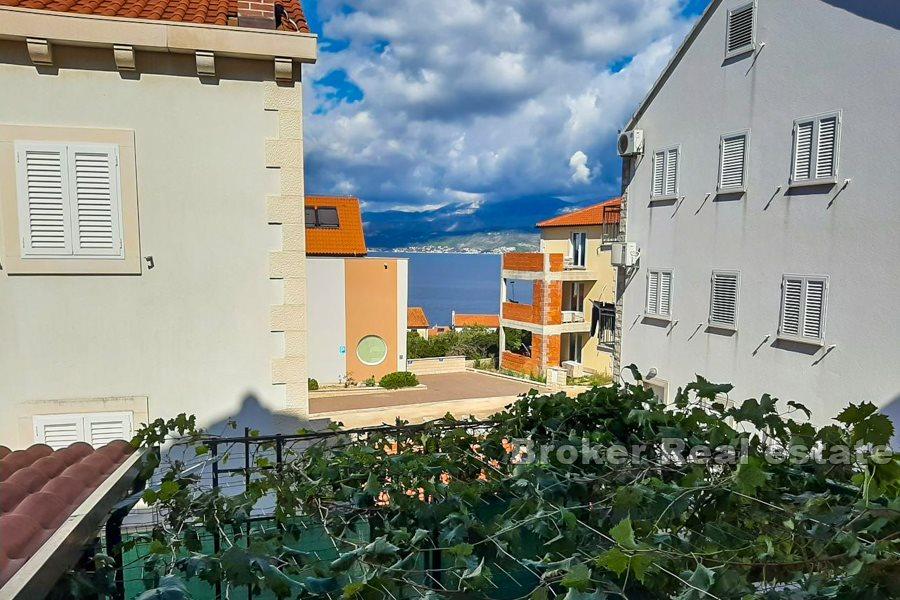 Apartman s okućnicom, nedaleko od mora