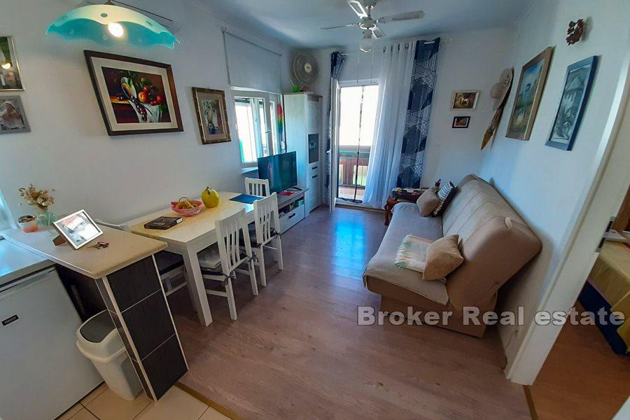 Apartman s okućnicom, nedaleko od mora