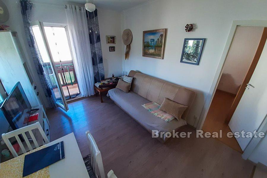 Apartman s okućnicom, nedaleko od mora