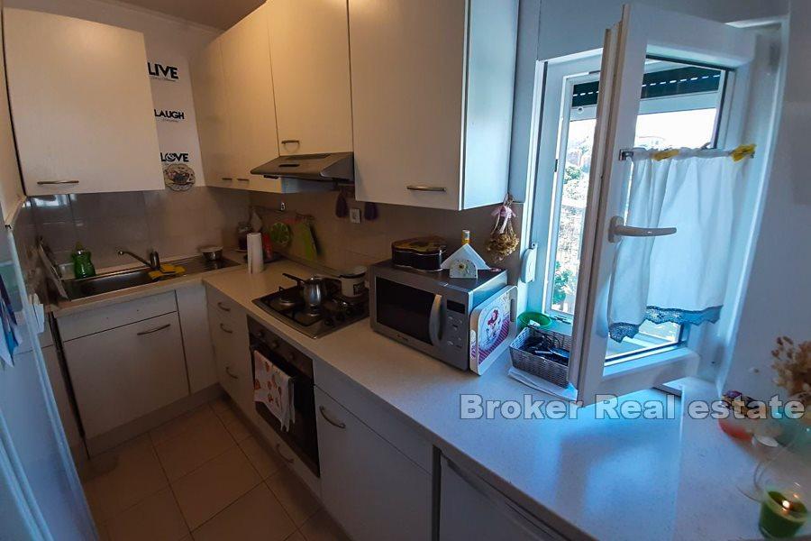 Apartman s okućnicom, nedaleko od mora