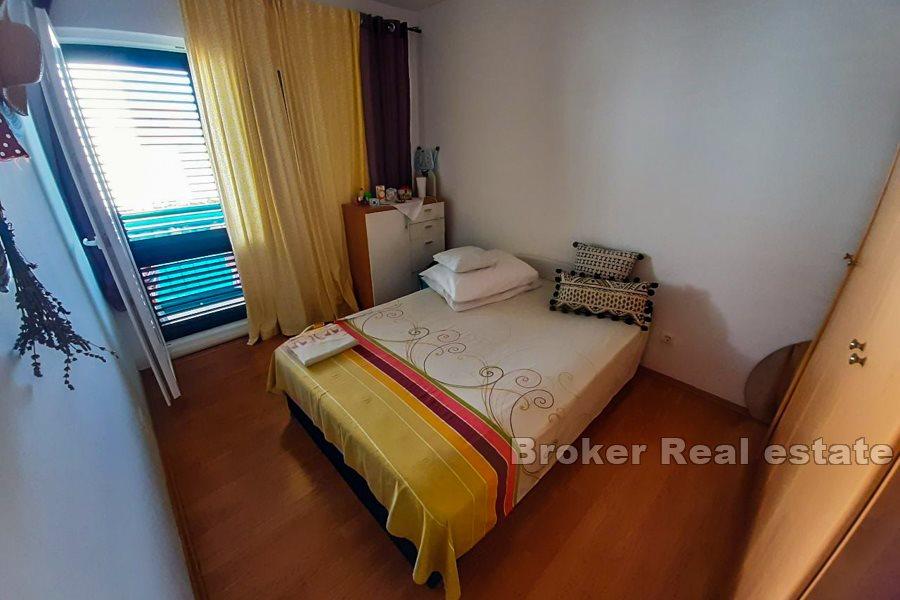 Apartman s okućnicom, nedaleko od mora