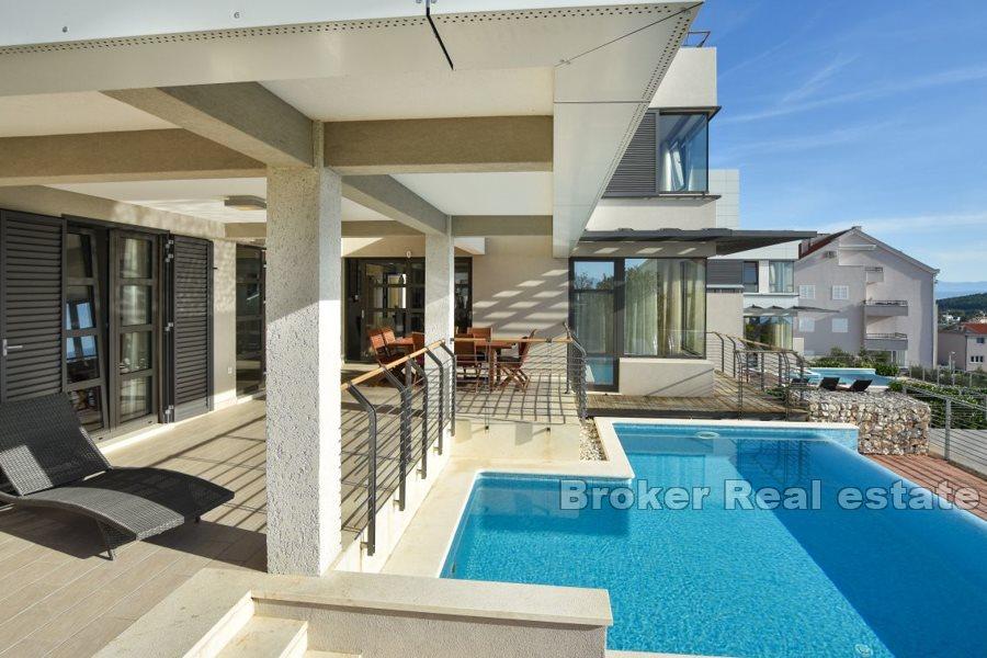 Villa med pool och havsutsikt