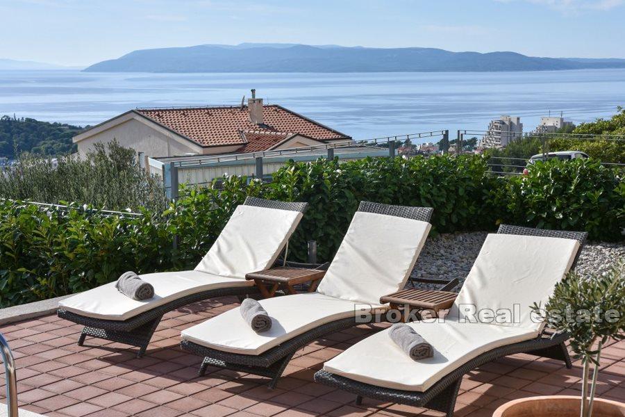 Villa with swimming pool and sea view