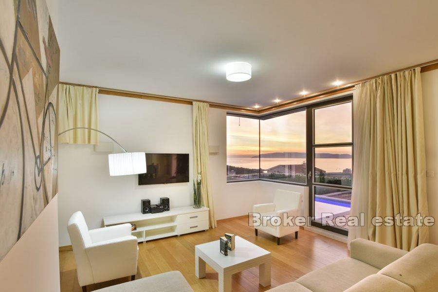 Villa with swimming pool and sea view