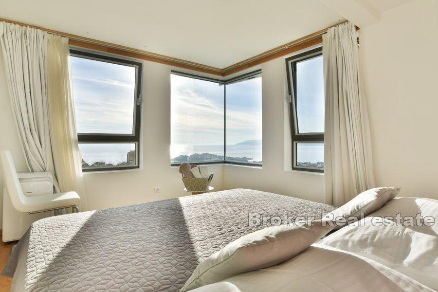 Villa with swimming pool and sea view