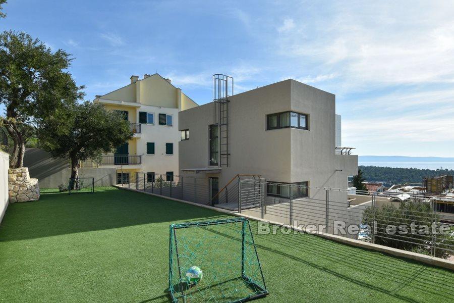 Villa with swimming pool and sea view
