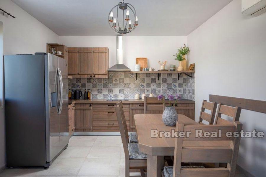 Luksuzna kamena vila, s bazenom