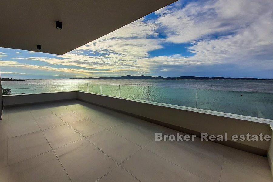 Dva luksuzna apartmana, uz more