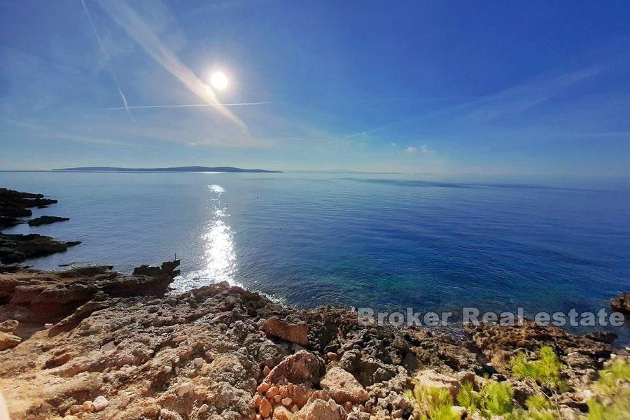 Byggnadsland med havsutsikt