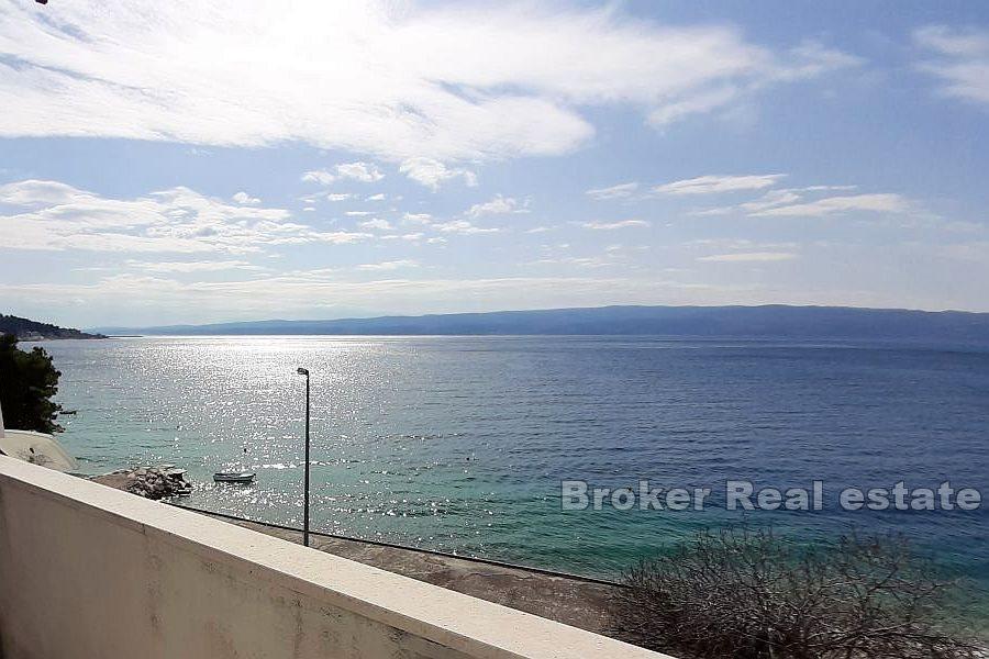 One bedroom apartment, first row to the sea