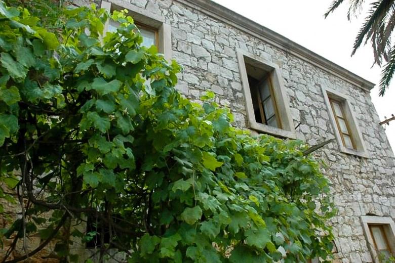 Kamienny dom, na sprzedaż