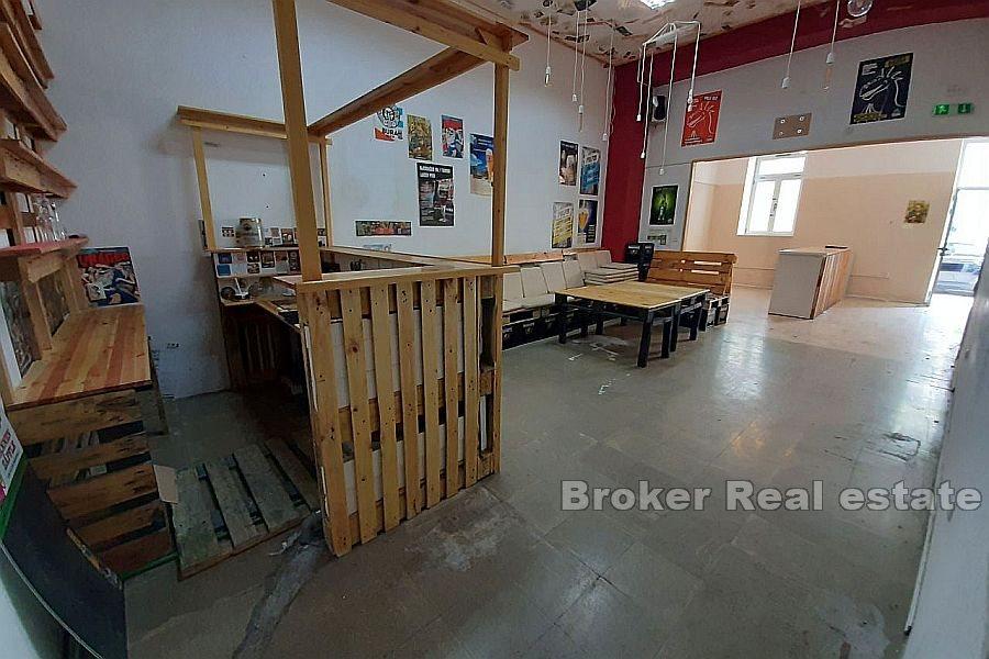 Espace d'affaires sur la côte ouest de Split.