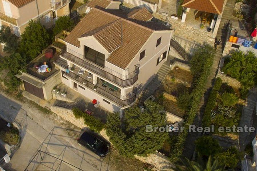 Samostojeća kuća s pogledom na more