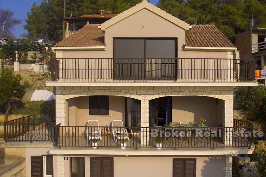 Detached house with sea view