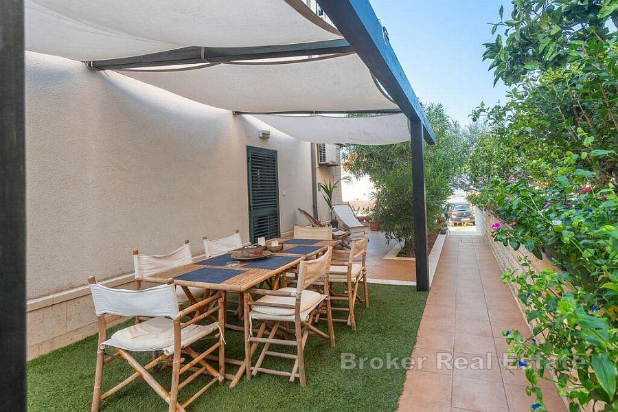 Elegant leilighet med hage