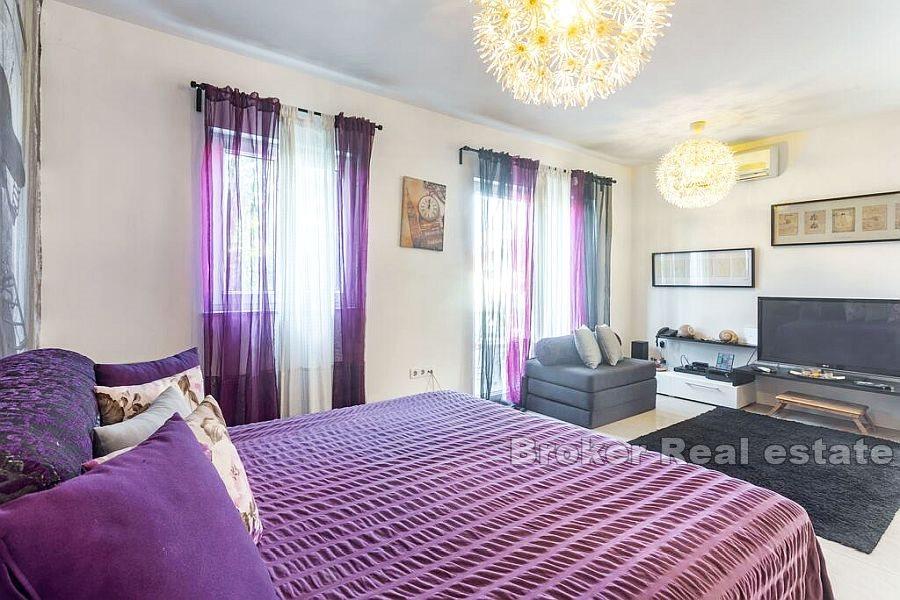 Elegant leilighet med hage