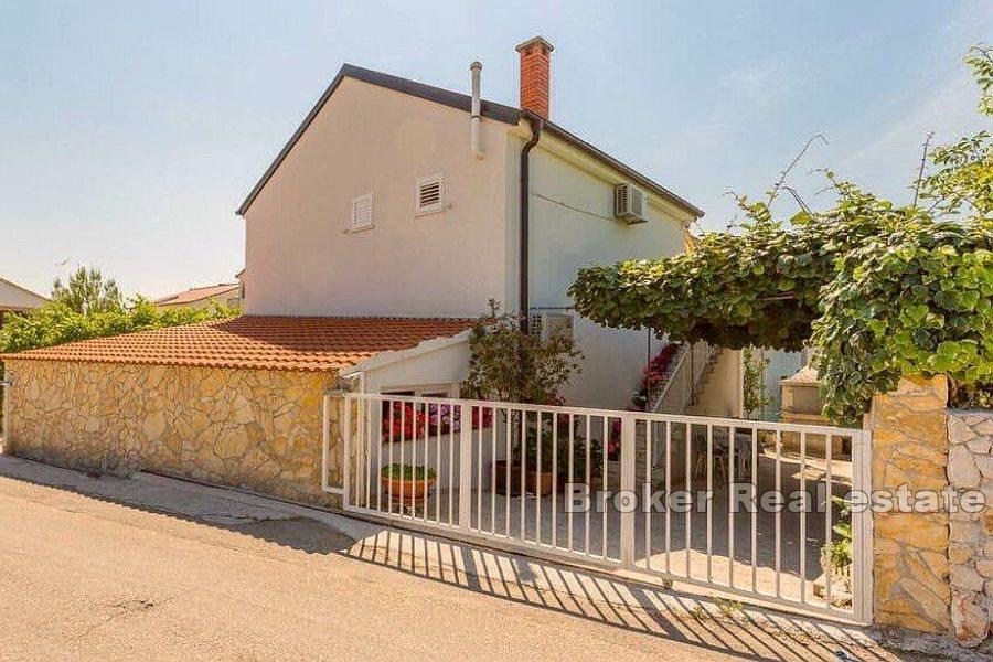 Samostojeća kuća s pogledom na more