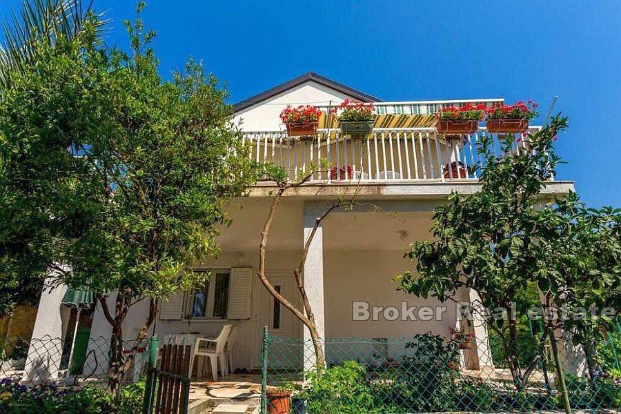 Detached house with sea view