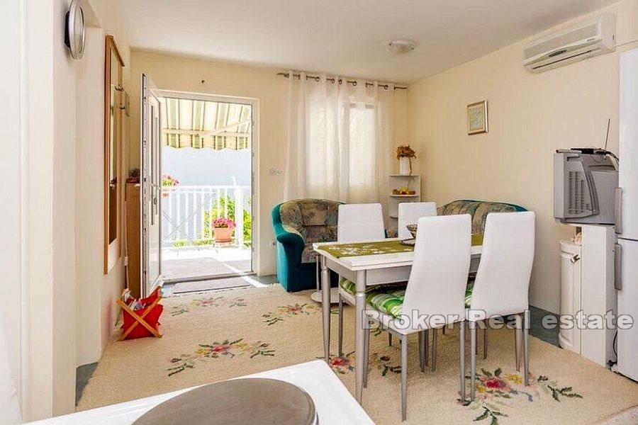 Detached house with sea view