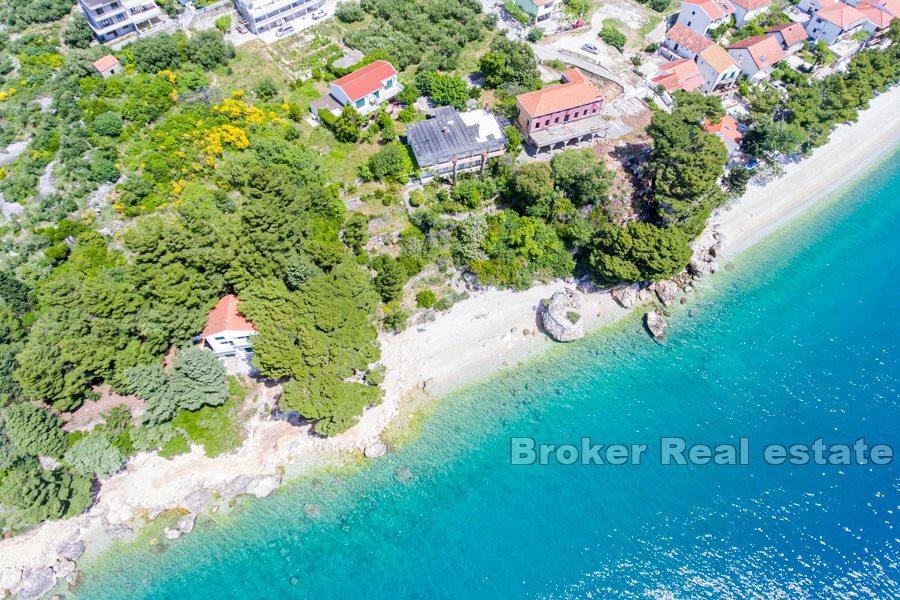 House in the first row to the sea