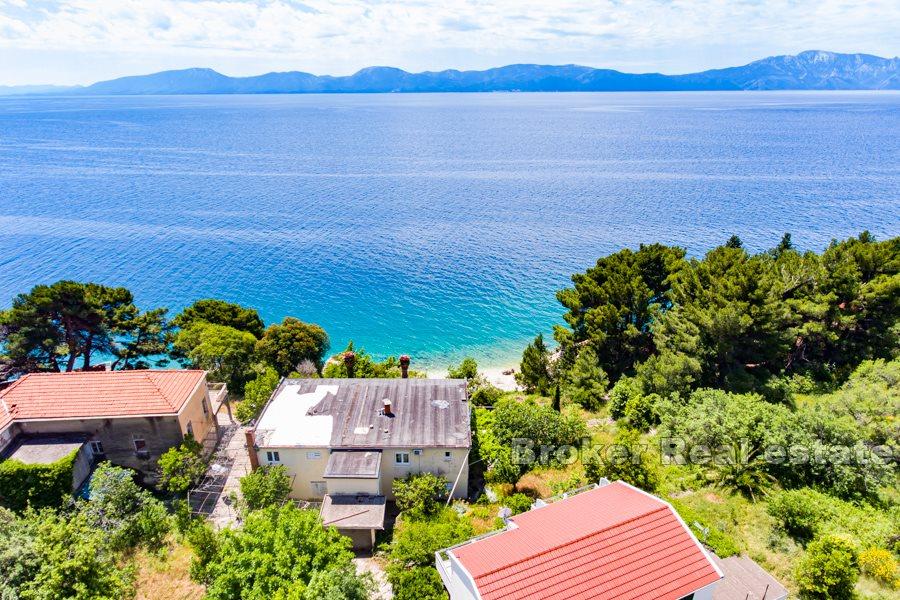 House in the first row to the sea
