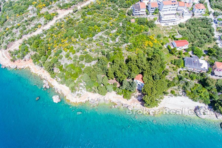 Земля под застройку в первом ряду от моря